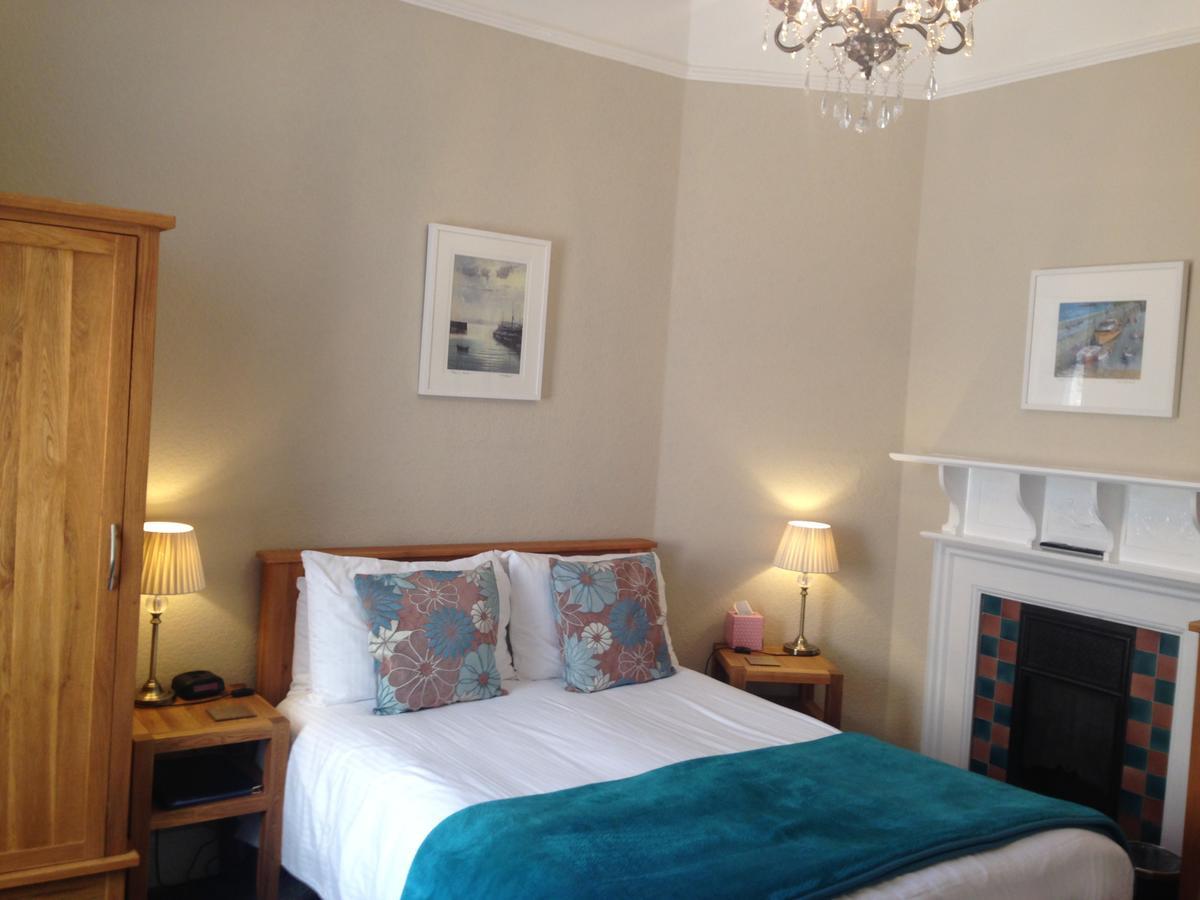 Treventon Guest House B&B เพนแซนซ์ ภายนอก รูปภาพ