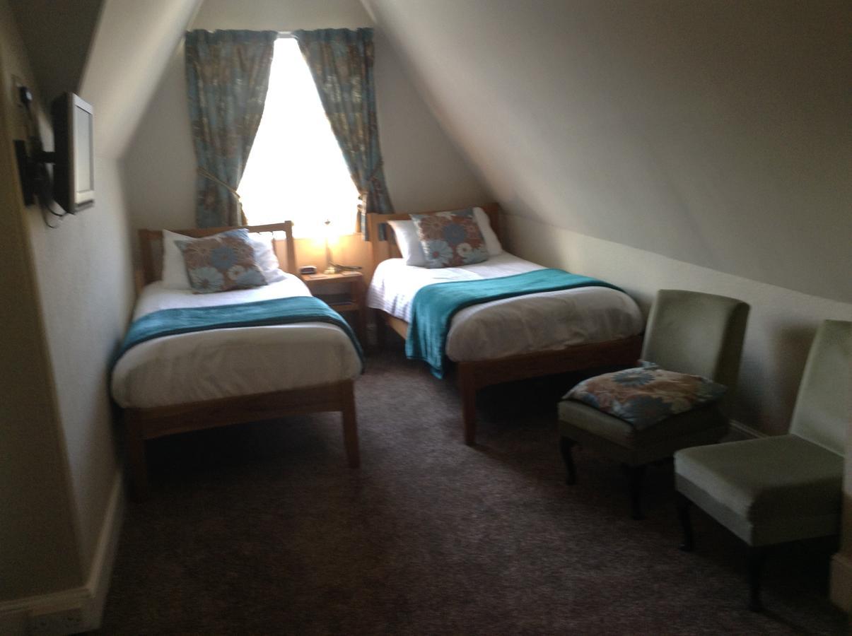 Treventon Guest House B&B เพนแซนซ์ ภายนอก รูปภาพ