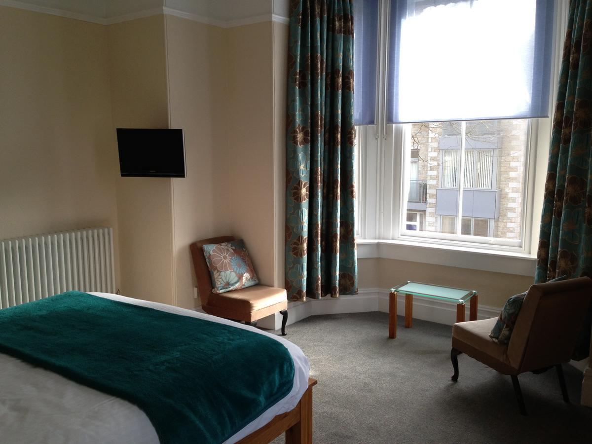 Treventon Guest House B&B เพนแซนซ์ ภายนอก รูปภาพ