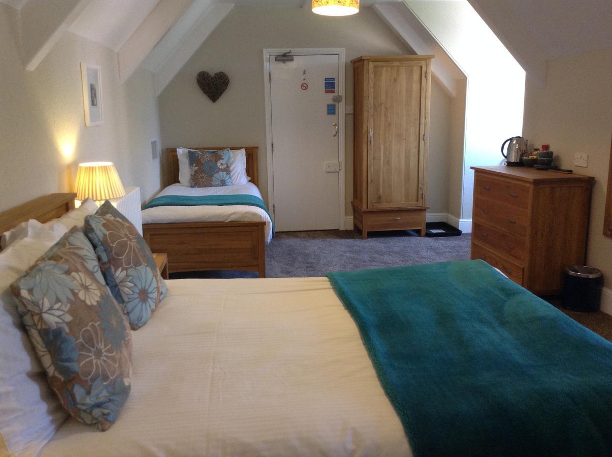 Treventon Guest House B&B เพนแซนซ์ ภายนอก รูปภาพ
