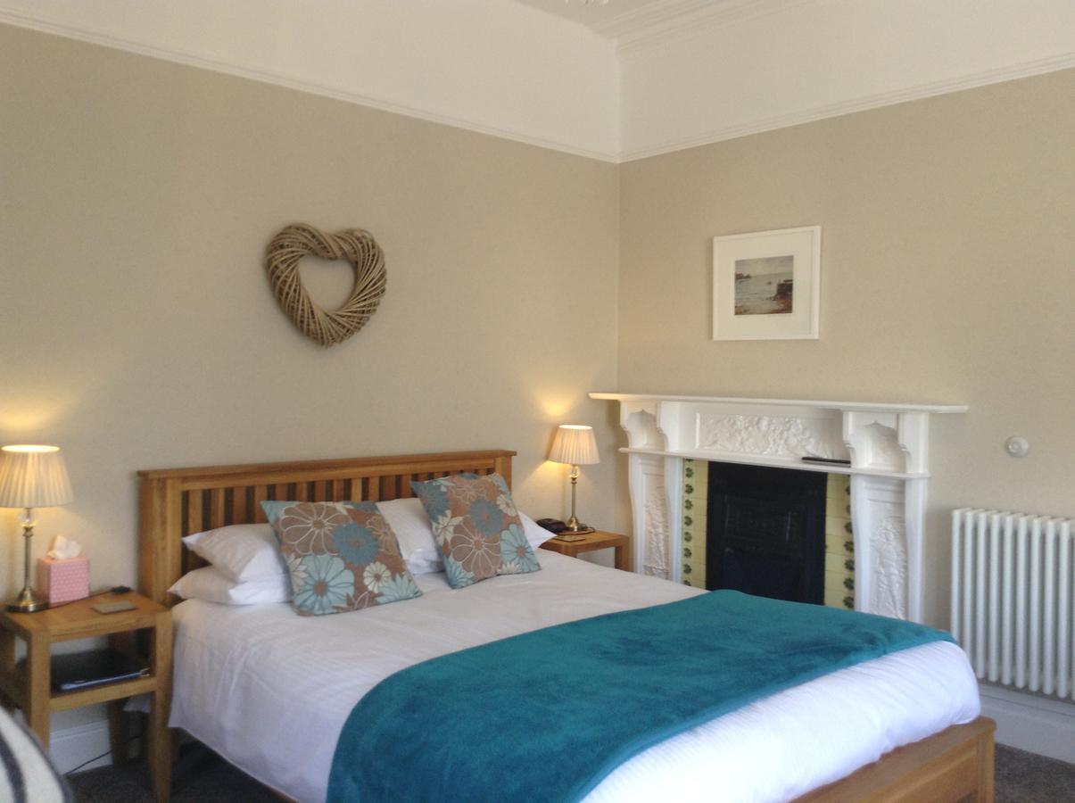 Treventon Guest House B&B เพนแซนซ์ ภายนอก รูปภาพ