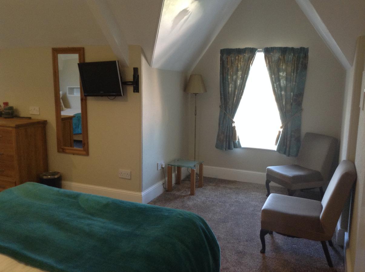 Treventon Guest House B&B เพนแซนซ์ ภายนอก รูปภาพ