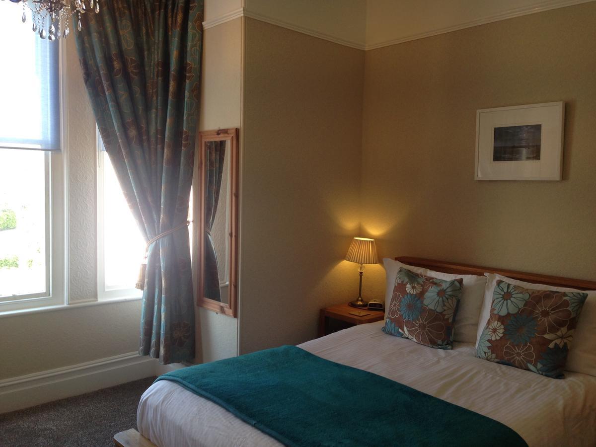 Treventon Guest House B&B เพนแซนซ์ ภายนอก รูปภาพ