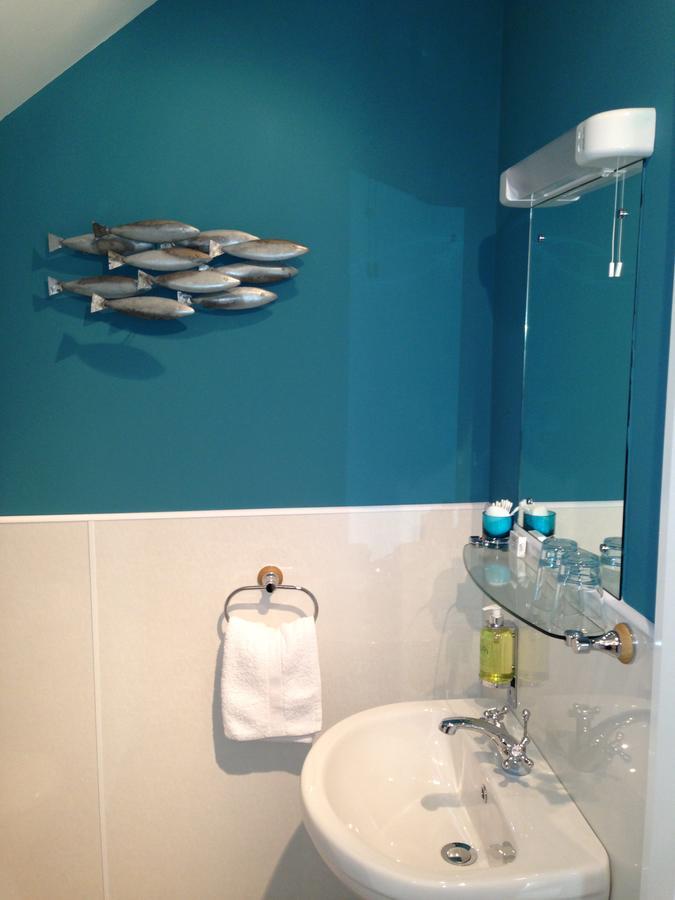 Treventon Guest House B&B เพนแซนซ์ ภายนอก รูปภาพ